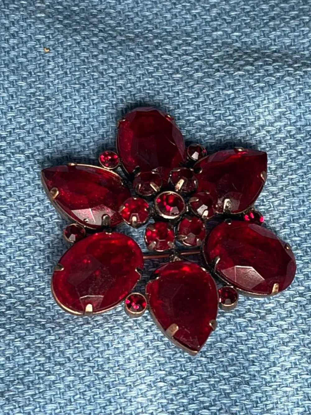 Vintage Mid-Century Austria-Style Red Rhinestone Gold-Tone Flower Brooch 2